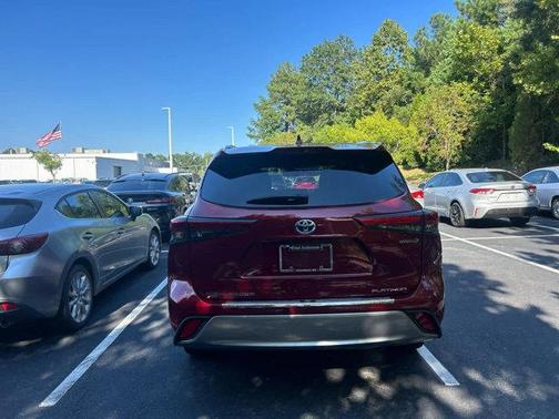 2021 Toyota Highlander Hybrid Platinum