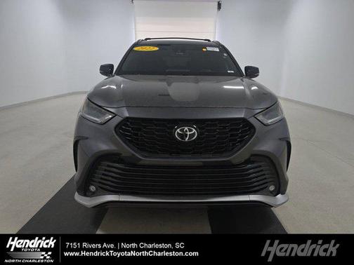 Magnetic Gray Metallic 2022 Toyota Highlander XSE