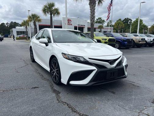 Ice Cap 2023 Toyota Camry SE