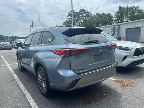 Moon Dust 2021 Toyota Highlander Platinum