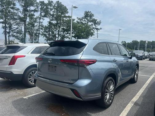 Moon Dust 2021 Toyota Highlander Platinum