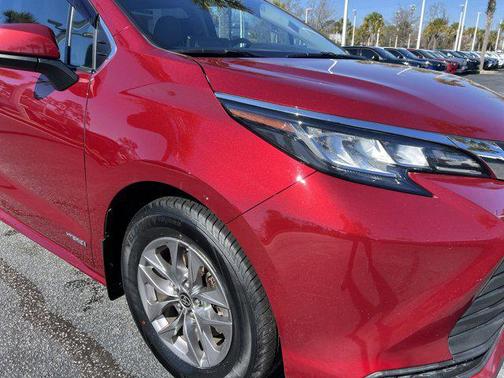 2021 Toyota Sienna LE