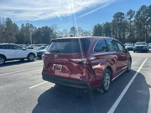 2021 Toyota Sienna LE