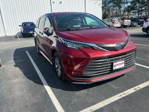 2021 Toyota Sienna LE
