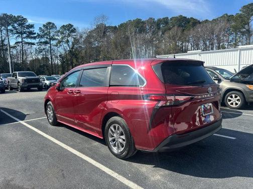2021 Toyota Sienna LE