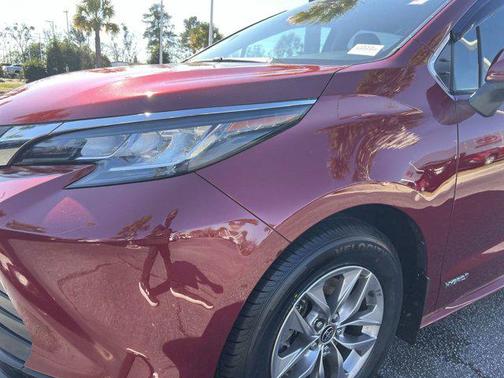 2021 Toyota Sienna LE
