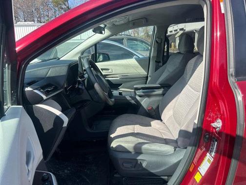 2021 Toyota Sienna LE