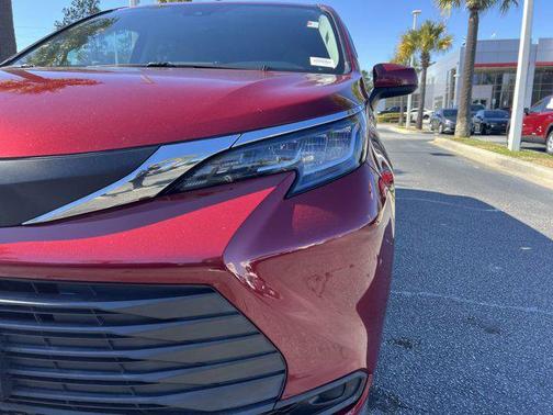 2021 Toyota Sienna LE