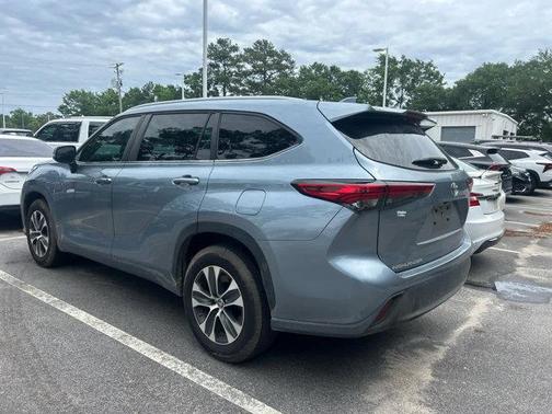 Moon Dust 2023 Toyota Highlander XLE