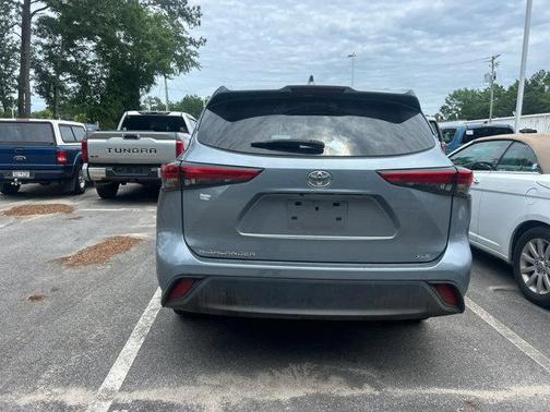 Moon Dust 2023 Toyota Highlander XLE
