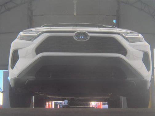 Ice Cap 2024 Toyota RAV4 LE