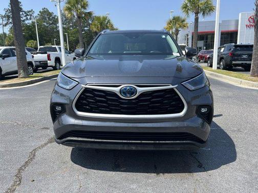Magnetic Gray Metallic 2021 Toyota Highlander Hybrid XLE