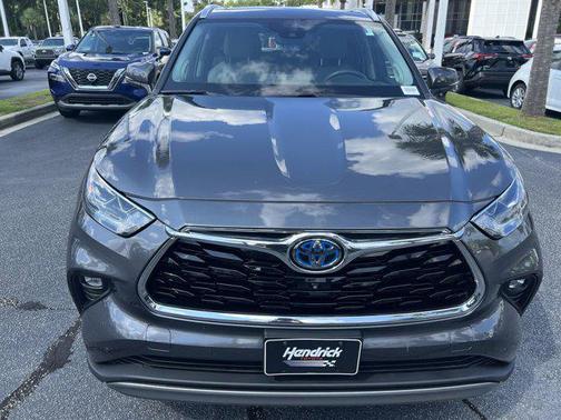 2023 Toyota Highlander Hybrid Platinum