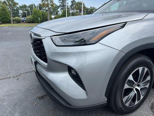 Celestial Silver Metallic 2023 Toyota Highlander XLE