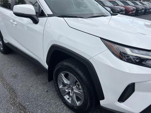 2025 Toyota RAV4 Hybrid XLE