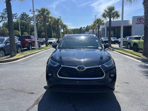 Midnight Black Metallic 2021 Toyota Highlander XLE