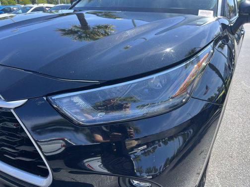 Midnight Black Metallic 2021 Toyota Highlander XLE