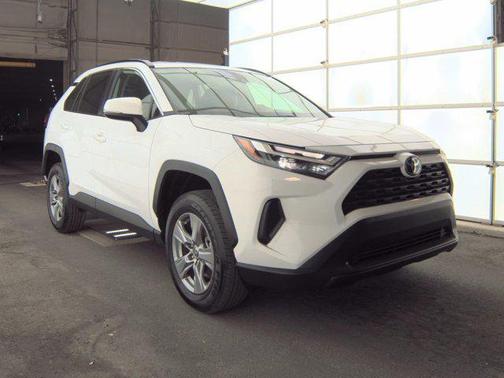 Ice Cap 2025 Toyota RAV4 XLE