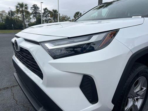 Ice Cap 2025 Toyota RAV4 XLE