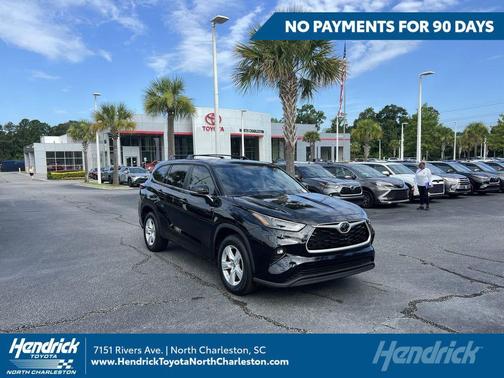 Midnight Black Metallic 2023 Toyota Highlander LE