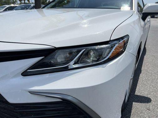 Ice Cap 2024 Toyota Camry LE