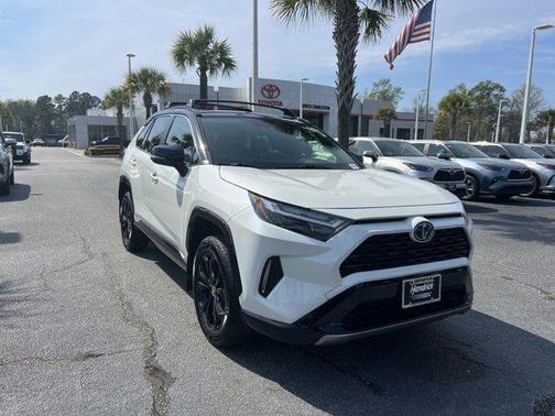 2022 Toyota RAV4 Hybrid SE