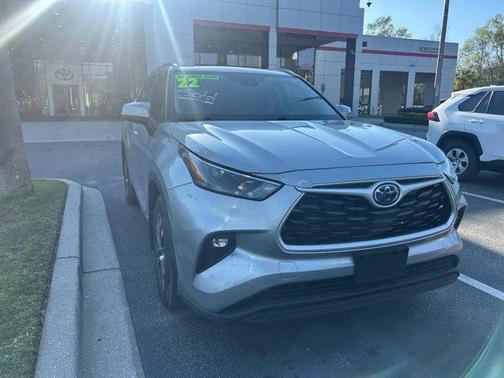 2022 Toyota Highlander Hybrid XLE
