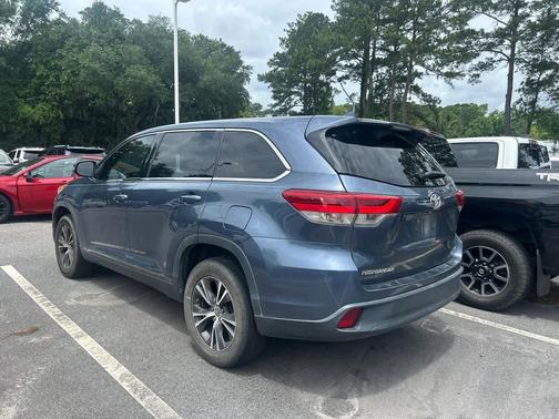 Shoreline Blue Pearl 2019 Toyota Highlander LE Plus