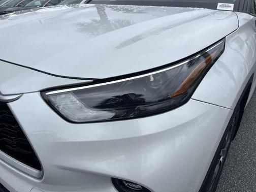 Wind Chill Pearl 2024 Toyota Highlander XLE