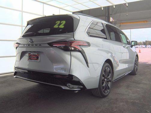2022 Toyota Sienna XSE 7 Passenger