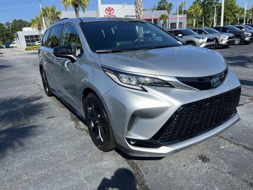 2022 Toyota Sienna XSE 7 Passenger