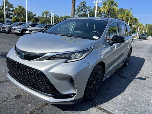 2022 Toyota Sienna XSE 7 Passenger