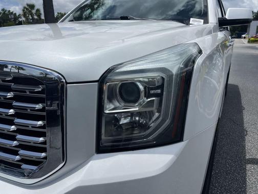 White Frost Tricoat 2020 GMC Yukon XL Denali