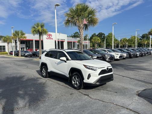 Ice Cap 2024 Toyota RAV4 XLE