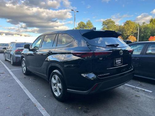 2024 Toyota Highlander LE