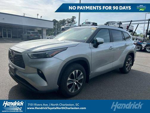 Celestial Silver Metallic 2025 Toyota Highlander Hybrid XLE