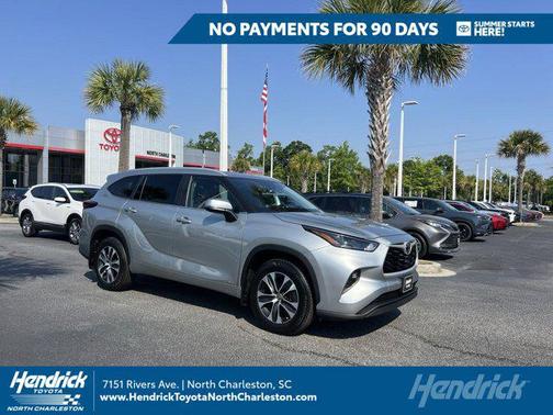 Celestial Silver Metallic 2025 Toyota Highlander Hybrid XLE