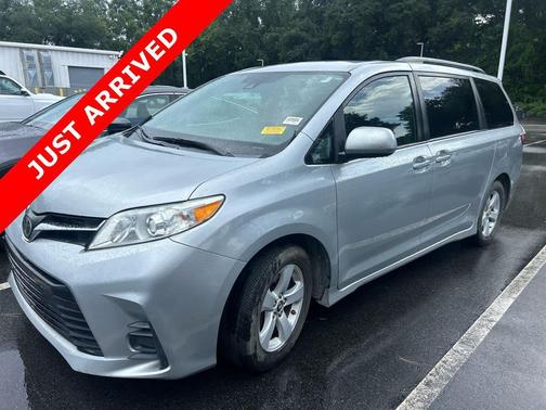 Celestial Silver Metallic 2019 Toyota Sienna LE