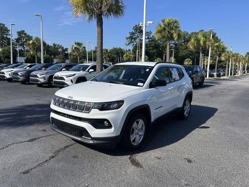 Bright White Clearcoat 2022 Jeep Compass Latitude