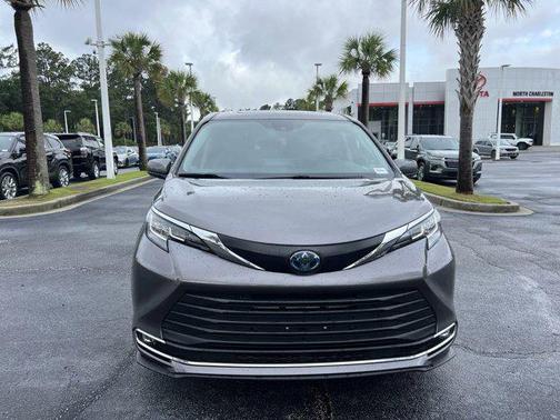 2023 Toyota Sienna XLE 8 Passenger