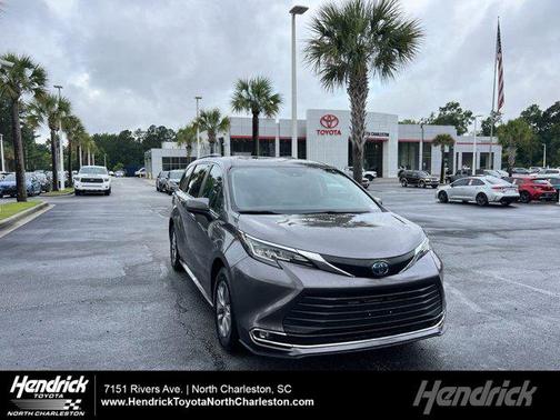 2023 Toyota Sienna XLE 8 Passenger