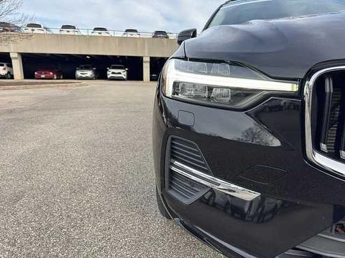 2022 Volvo XC60 Momentum