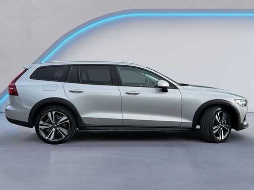 2025 Volvo V60 Cross Country Plus