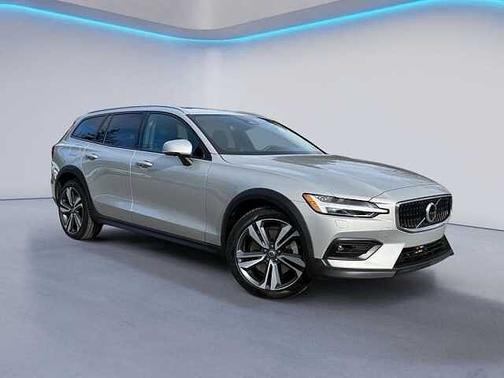 2025 Volvo V60 Cross Country Plus