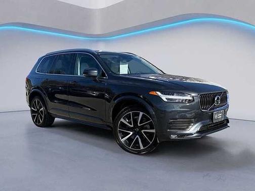 2022 Volvo XC90 Momentum