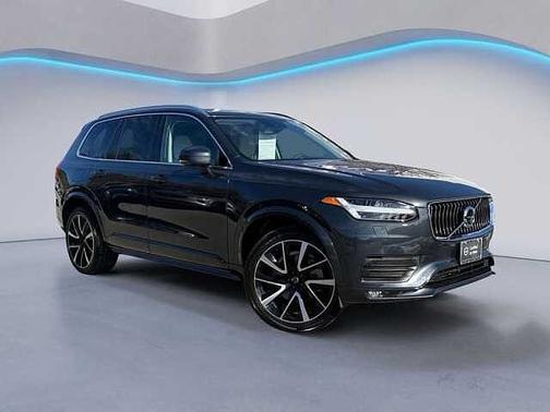 2022 Volvo XC90 Momentum