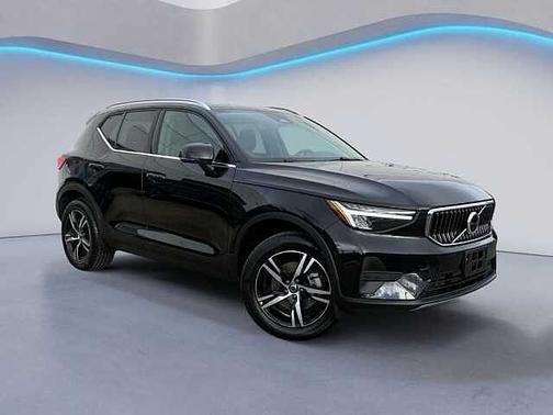 2025 Volvo XC40 Core
