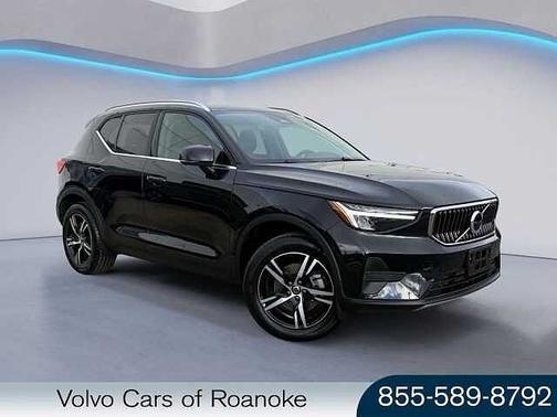 2025 Volvo XC40 Core
