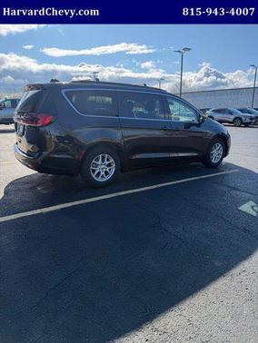 Brilliant Black Crystal Pearlcoat 2022 Chrysler Pacifica Touring L