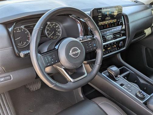 White 2024 Nissan Pathfinder SL